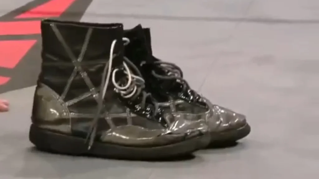 BREAKING: Major ex-WWE Superstar Suddenly Retires and Leaves Boots in the Ring After 20 Years; Breaks Down in Tears