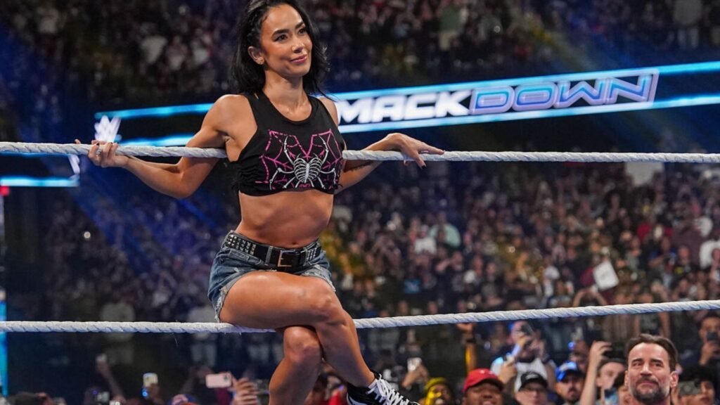 After AJ Lee, another star signs with WWE