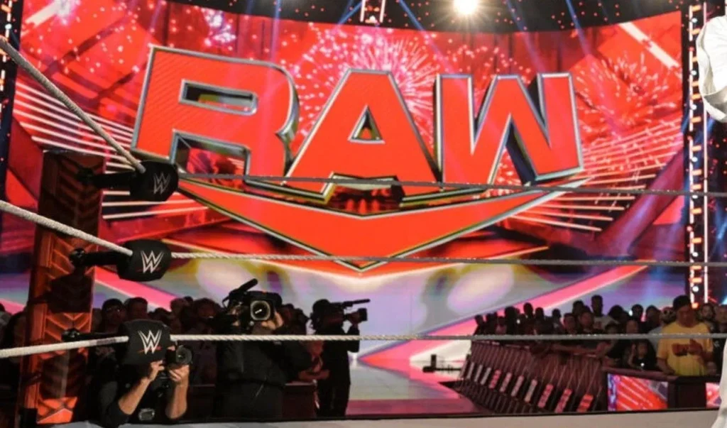 WWE announces 4-time World Heavyweight Champion is returning to RAW
