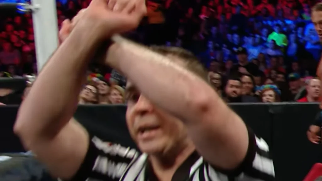 BREAKING: WWE Champion Suddenly Injured During Live Event – Referee Throws Up X Sign