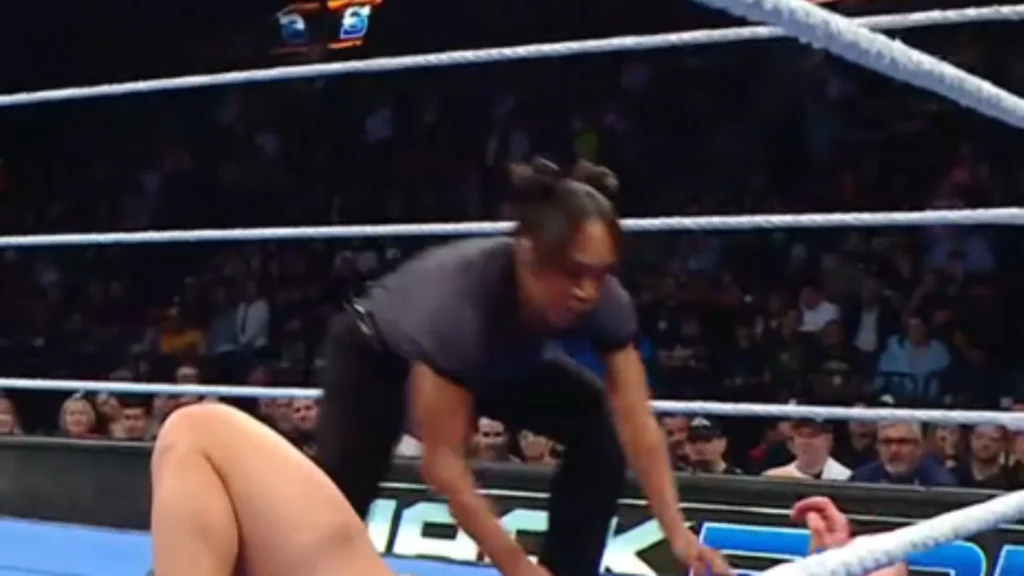 Huge WWE SmackDown Star Collapses After Landing On His Neck; Title Match Ends Immediately After