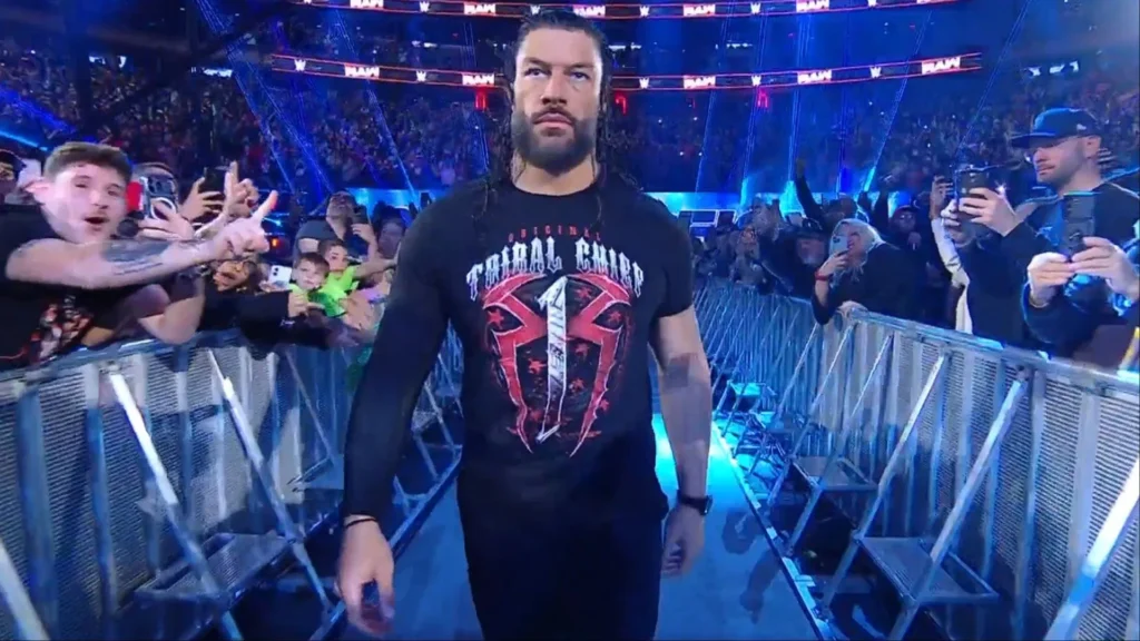 Roman Reigns possibly carrying injury on RAW; WWE fans share worrying footage [VIDEO]