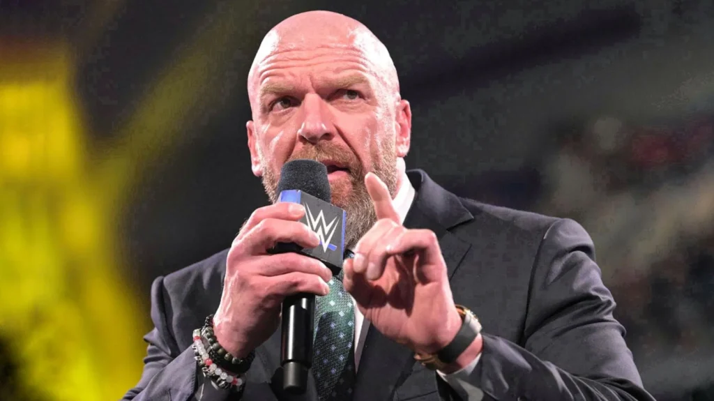 Triple H may be forced to bring a legendary WWE star to SmackDown asap